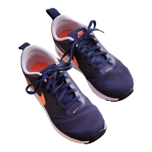 NIKE WOMANS AIR MAX TAVAS ATHLETIC SHOES - Picture 1 of 5